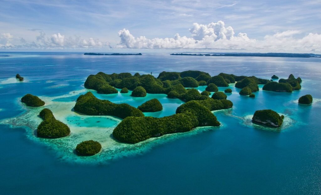 Vue aérienne des îles Palau, archipel tropical du Pacifique